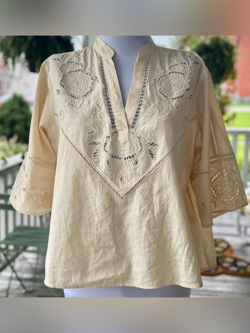 Women's Embroidered Cream V-Neck Tunic Top Sz L